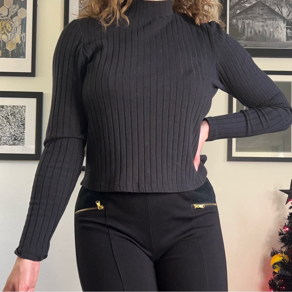 Old Navy Cropped Black Longsleeve top